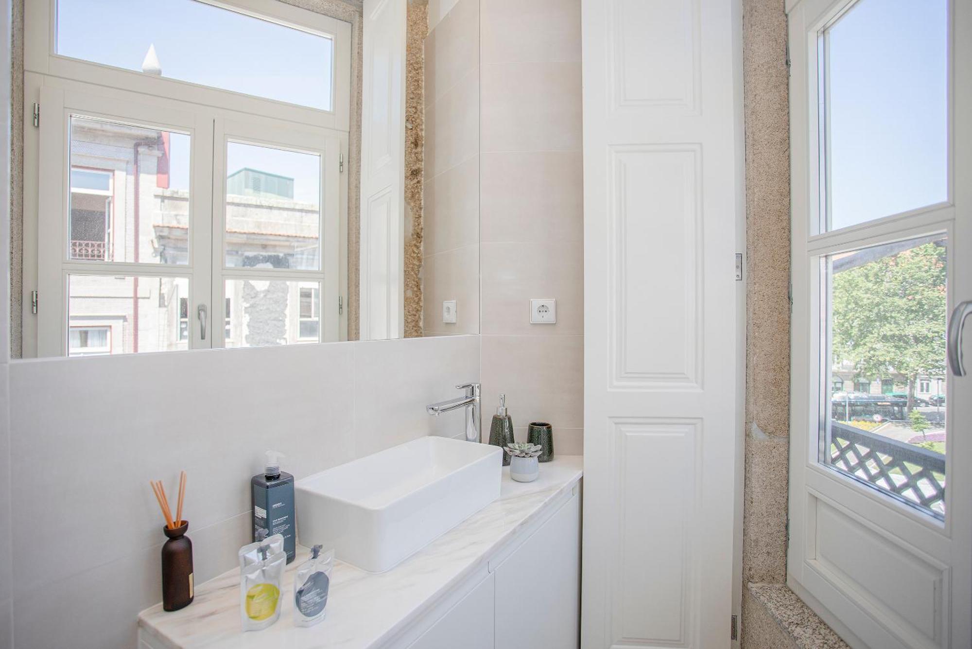 Liiiving In Porto - Aliados Stone Apartment Eksteriør billede